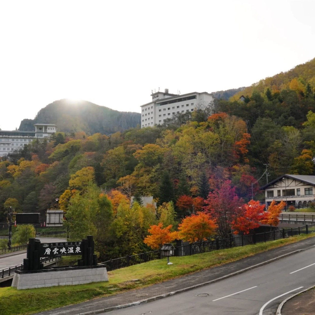 北海道上川層雲峡・ホテル大雪のスタッフによる日本一早い紅葉情報