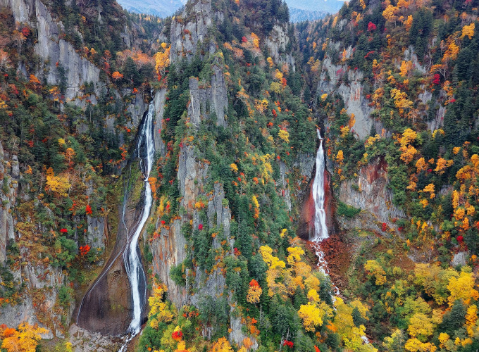 観光名所 Tourist attraction Ginga-no-Taki Falls and Ryusei-no-Taki Falls